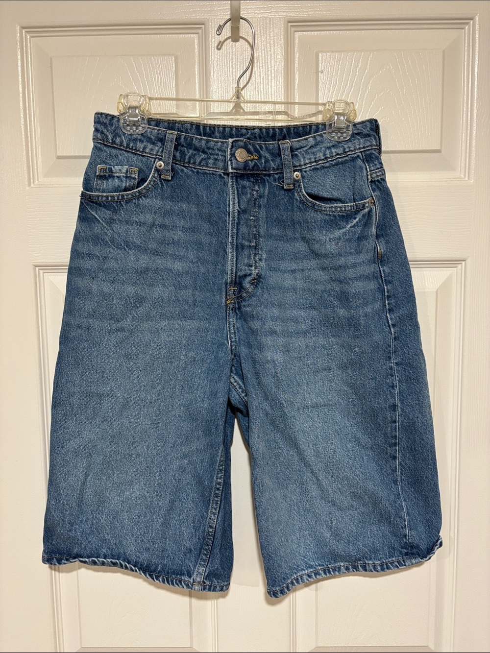 H&M Women’s 12” Inseam Denim Jean Shorts Size 2